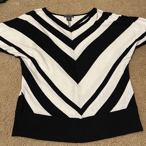 Chelsea & Theodore black and white V striped shirt